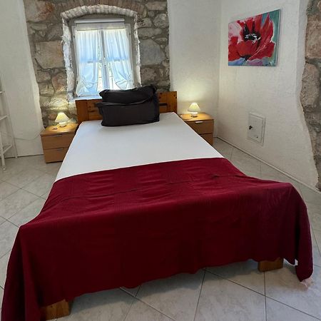 Mediterranes Ferienhaus M. Terrasse Veli Losinj Bagian luar foto