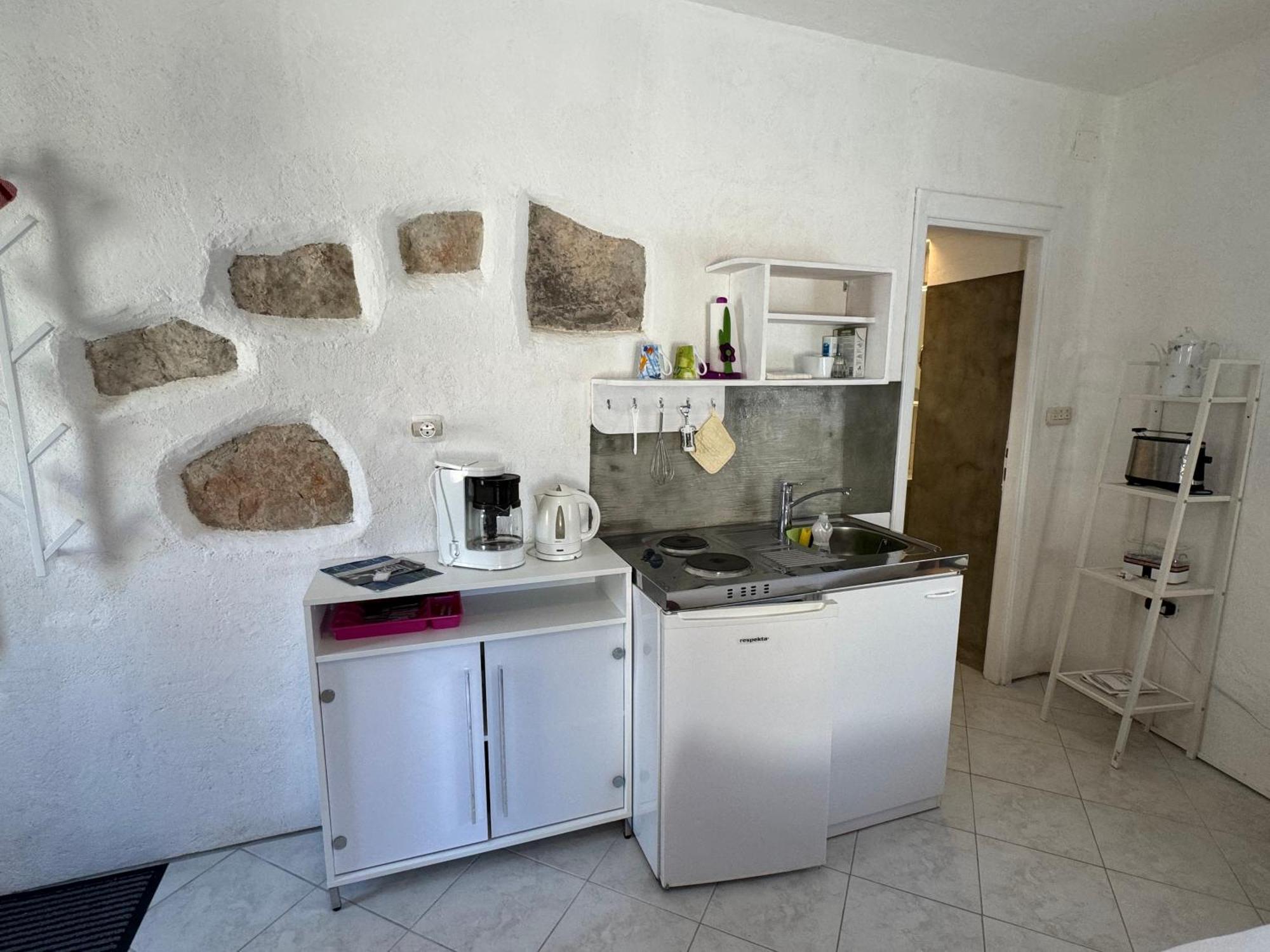 Mediterranes Ferienhaus M. Terrasse Veli Losinj Bagian luar foto