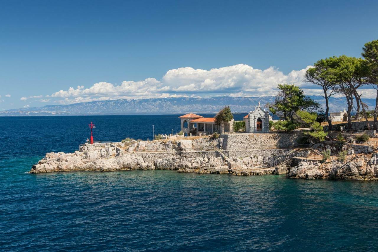 Mediterranes Ferienhaus M. Terrasse Veli Losinj Bagian luar foto