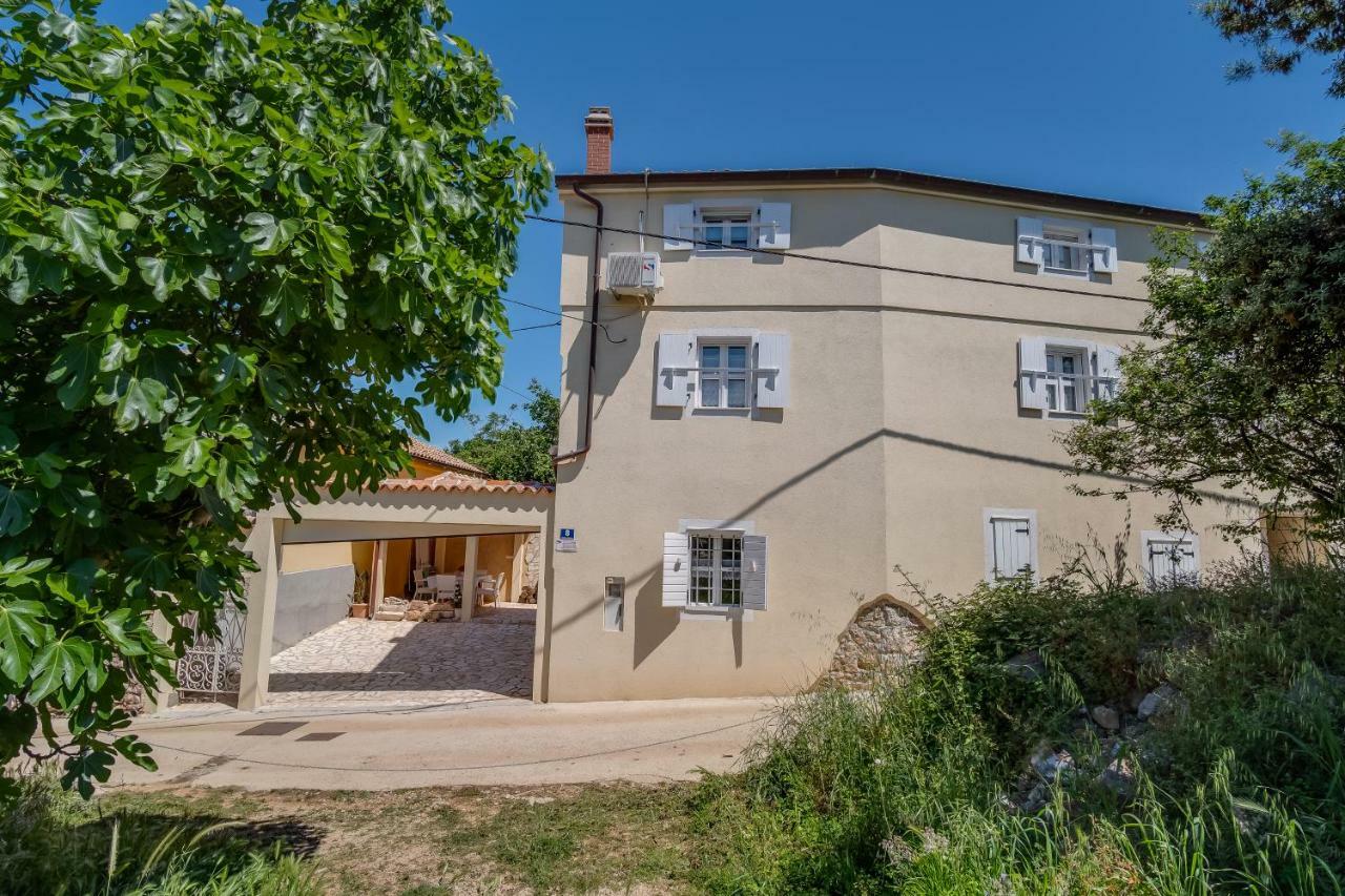 Mediterranes Ferienhaus M. Terrasse Veli Losinj Bagian luar foto